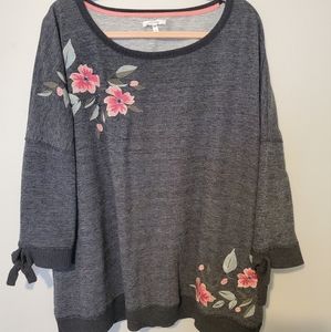 Womens "Maurices" embroidered 3/4 length sweatshirt